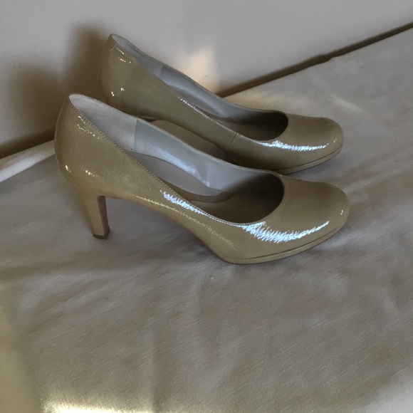 Nearly New Very Comfortable Heels - Picture 1 of 5